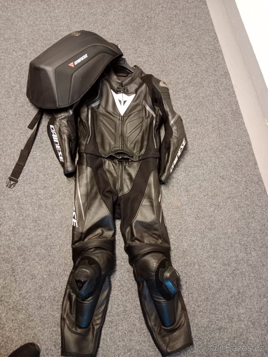 2 dílná Dainese kombinéza a batoh
