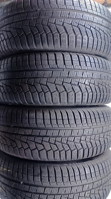 Sada 4 pneumatik225 60 18 zimni 104V rok 22