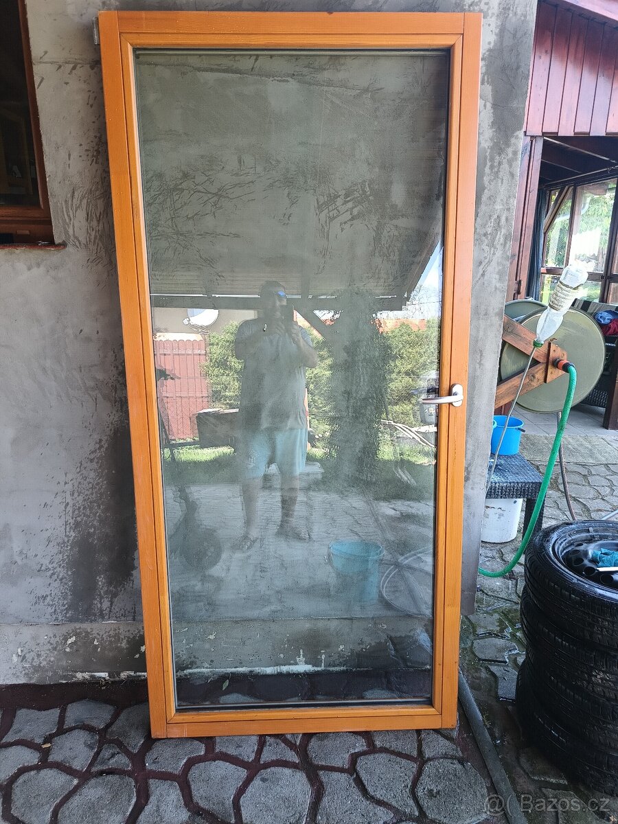Dřevěné balkónové dveře 109x224