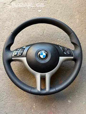 Volant BMW s airbegem po renivaci, bicepsy