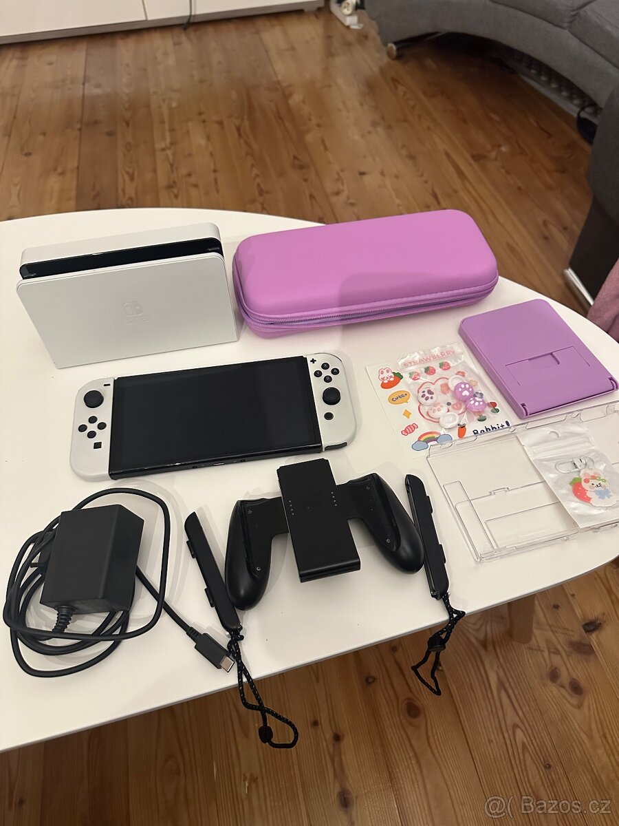 Nintendo switch OLED + bohaté přislušenství