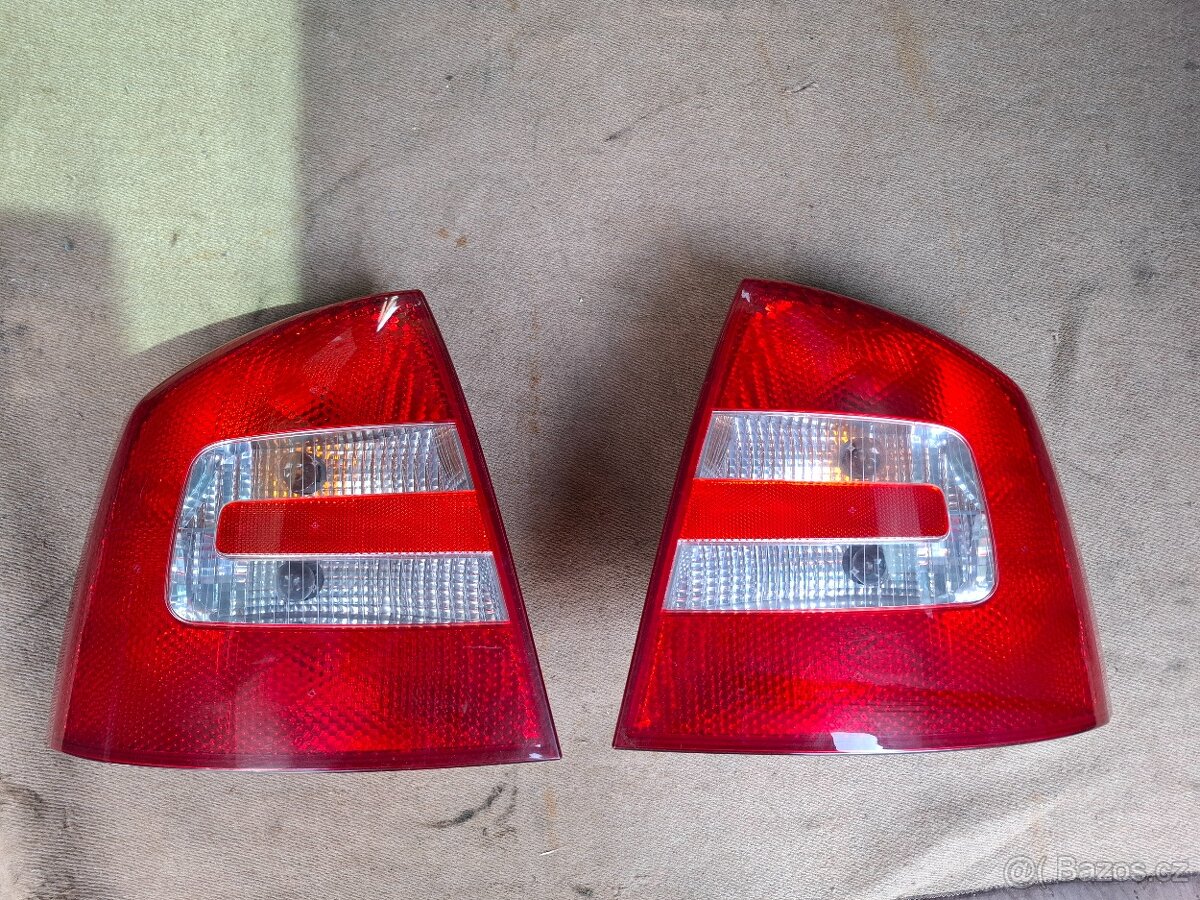 ŠKODA OCTAVIA II. LIFTBACK -- ZADNÍ LAMPY