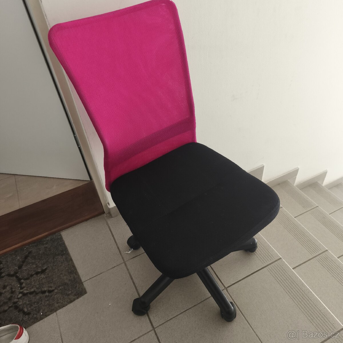 Točící židle ruzova