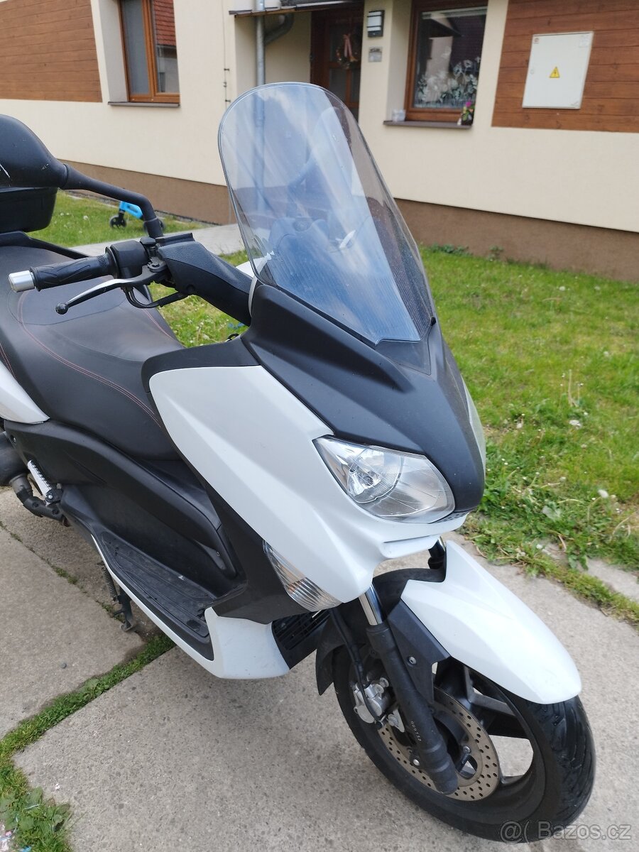Yamaha xmax 125