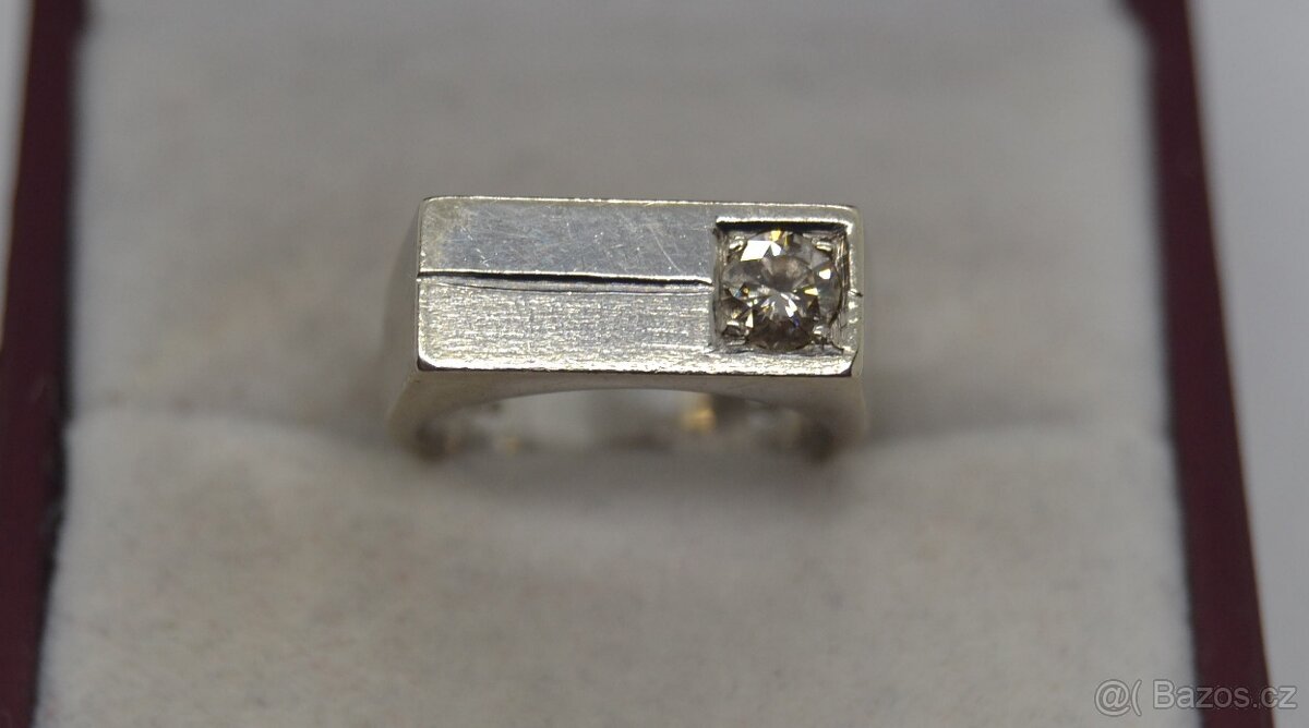 Zlatý prsten s briliantem 0.20 CT