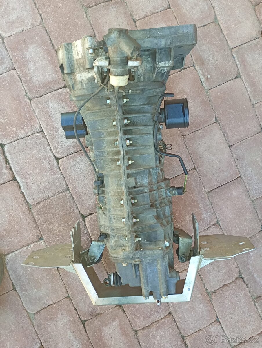 UN 1 Espace V6