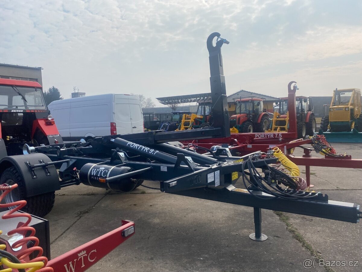 Traktorový nosič kontejnerů Portýr 9.7 skladem