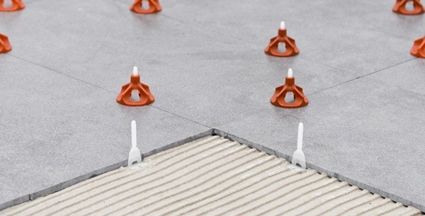 Nivelační systém na dlažbu