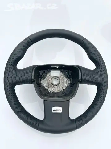 Nově renovovaný volant pro Škoda Octavia II RS s plaketkou
