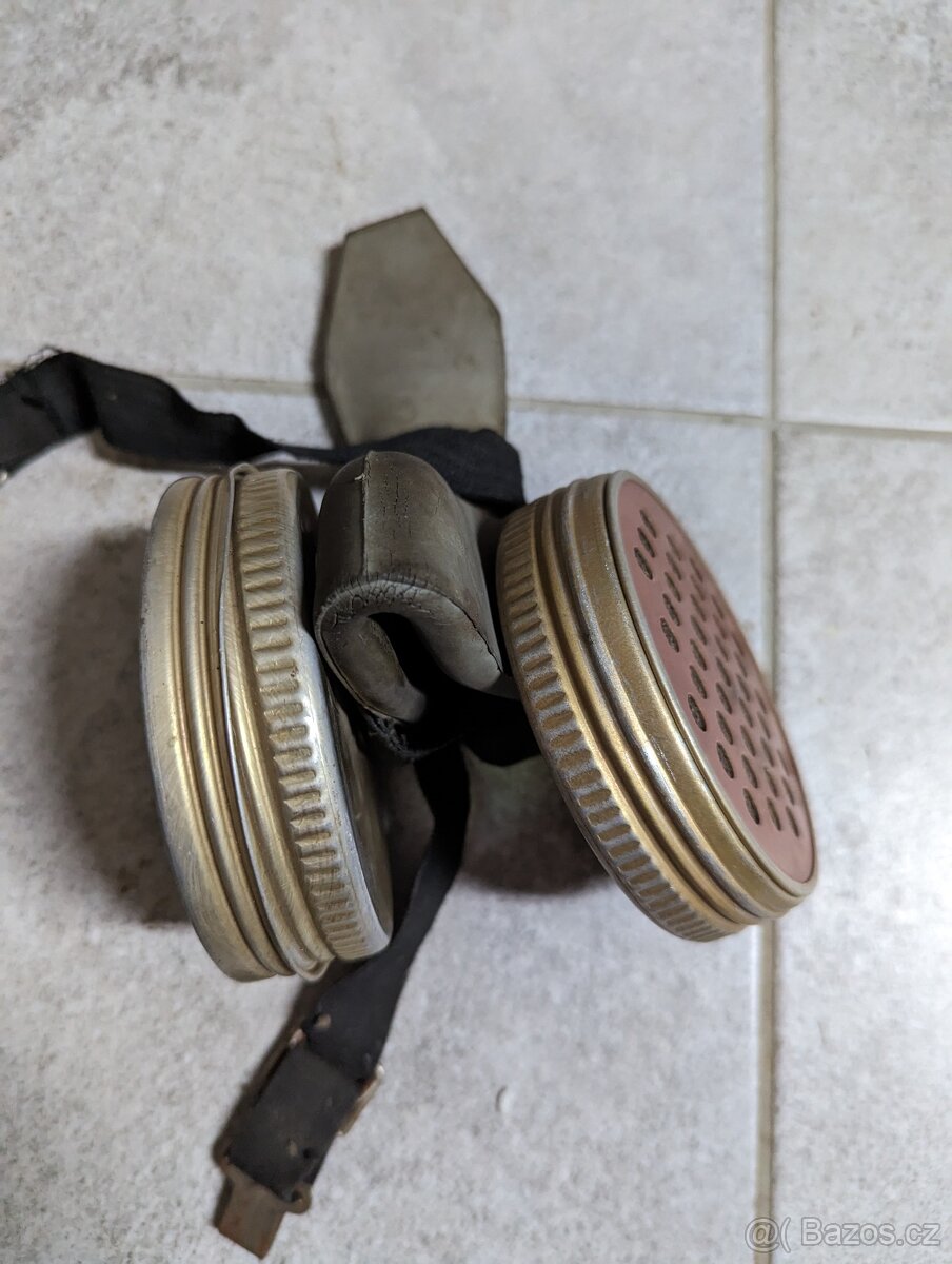 Prodám starou plynovou masku