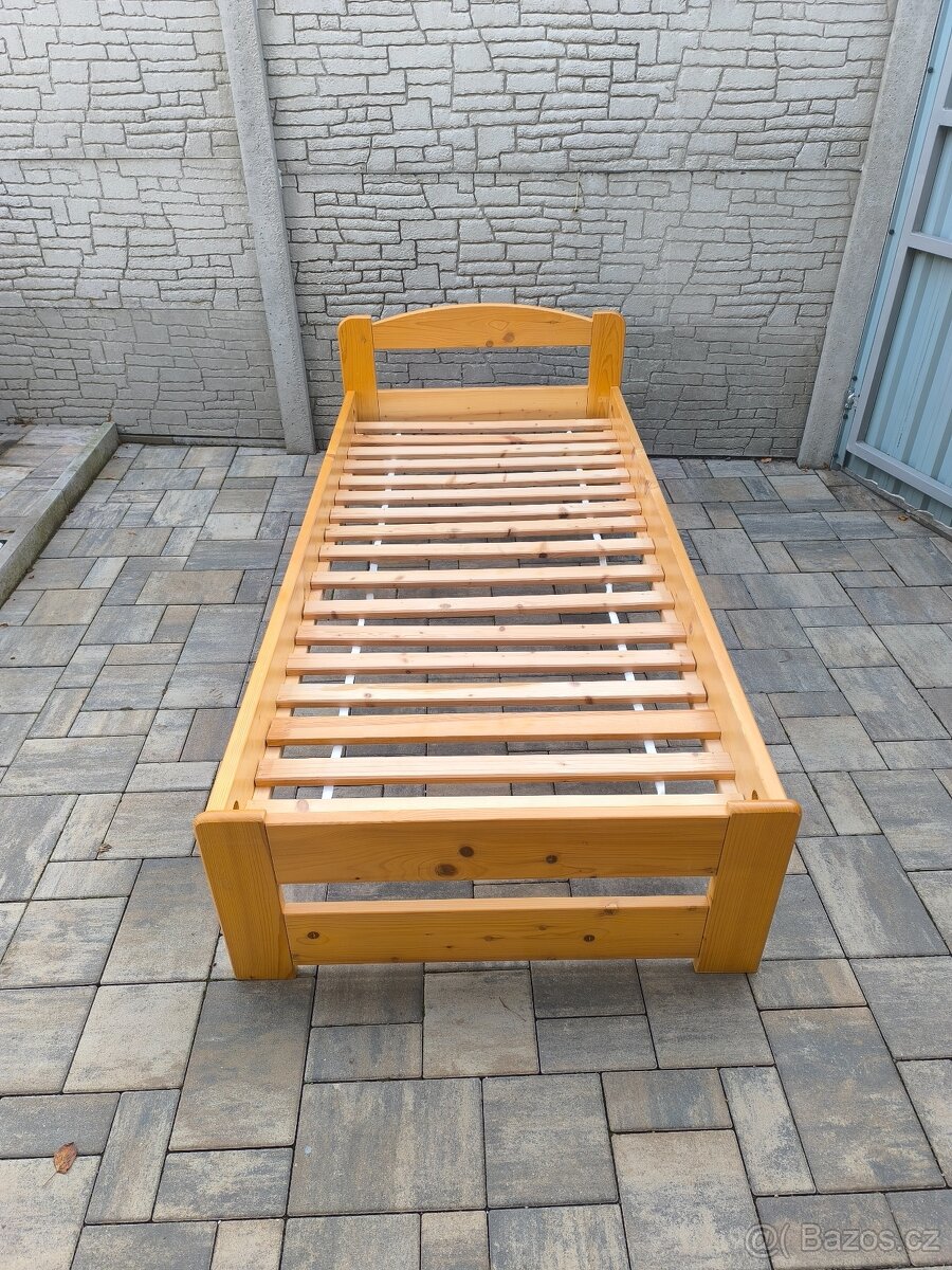 Prodám dřevěnou postel 90cm x 200cm