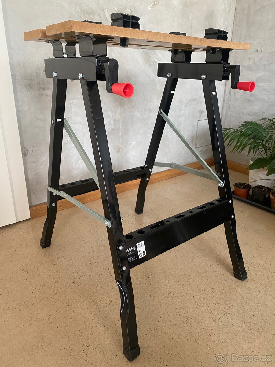 Pracovní a upínací stůl