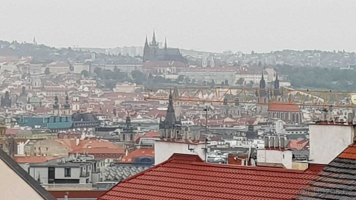 Byt Praha 3 s výhledem na Hradčany