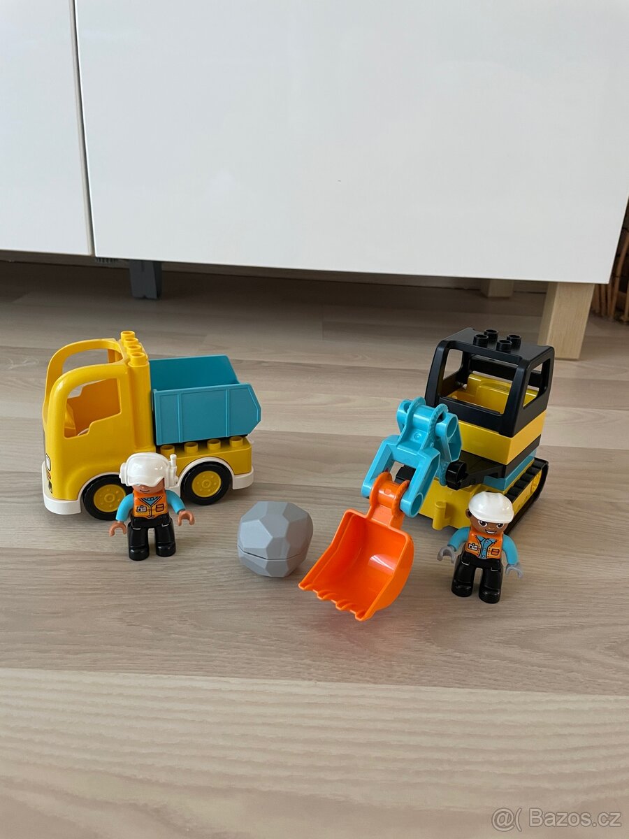 Lego duplo nákladní auto a pásový bagr