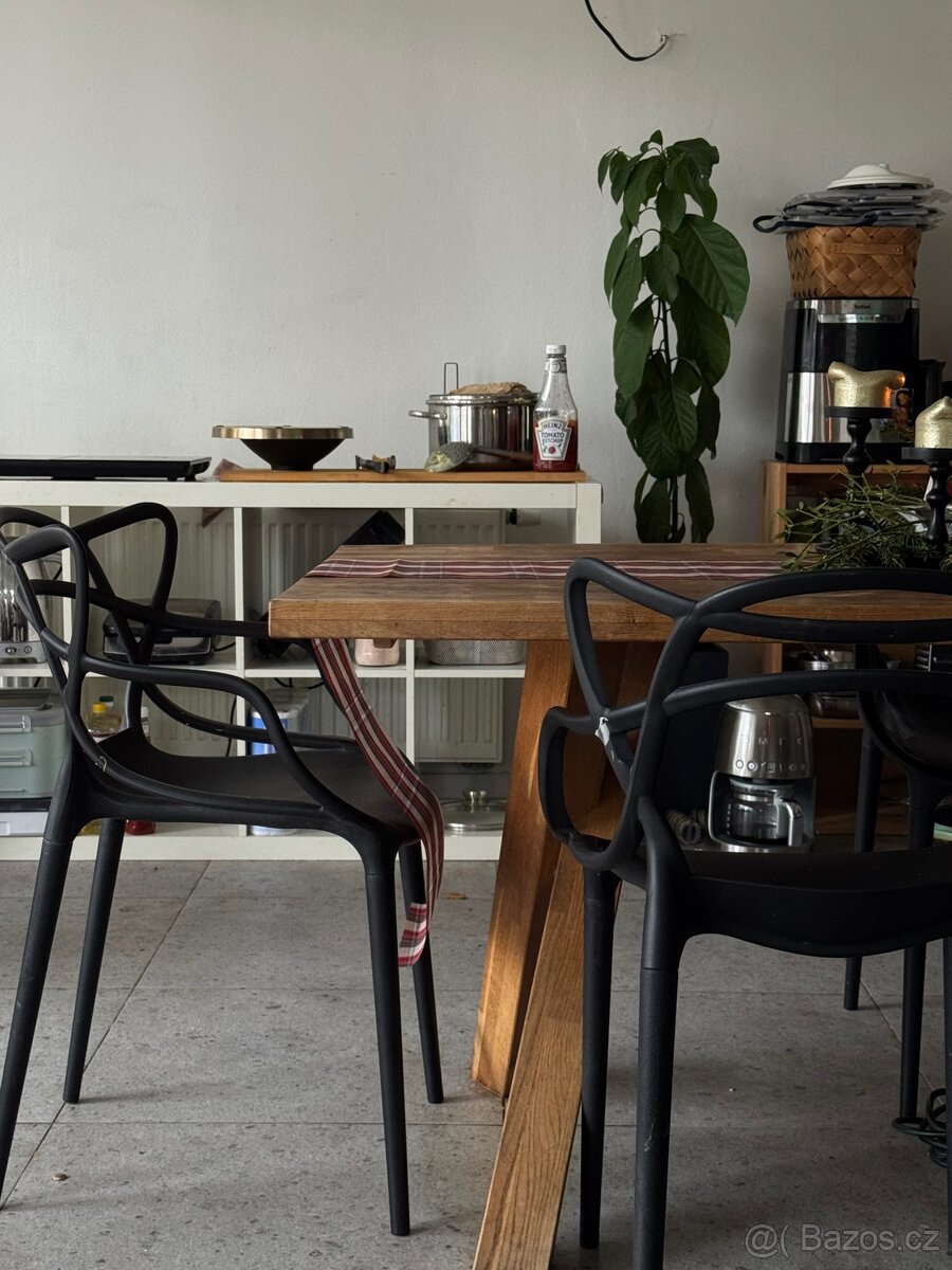 Jídelní stůl masiv pro 6lidí