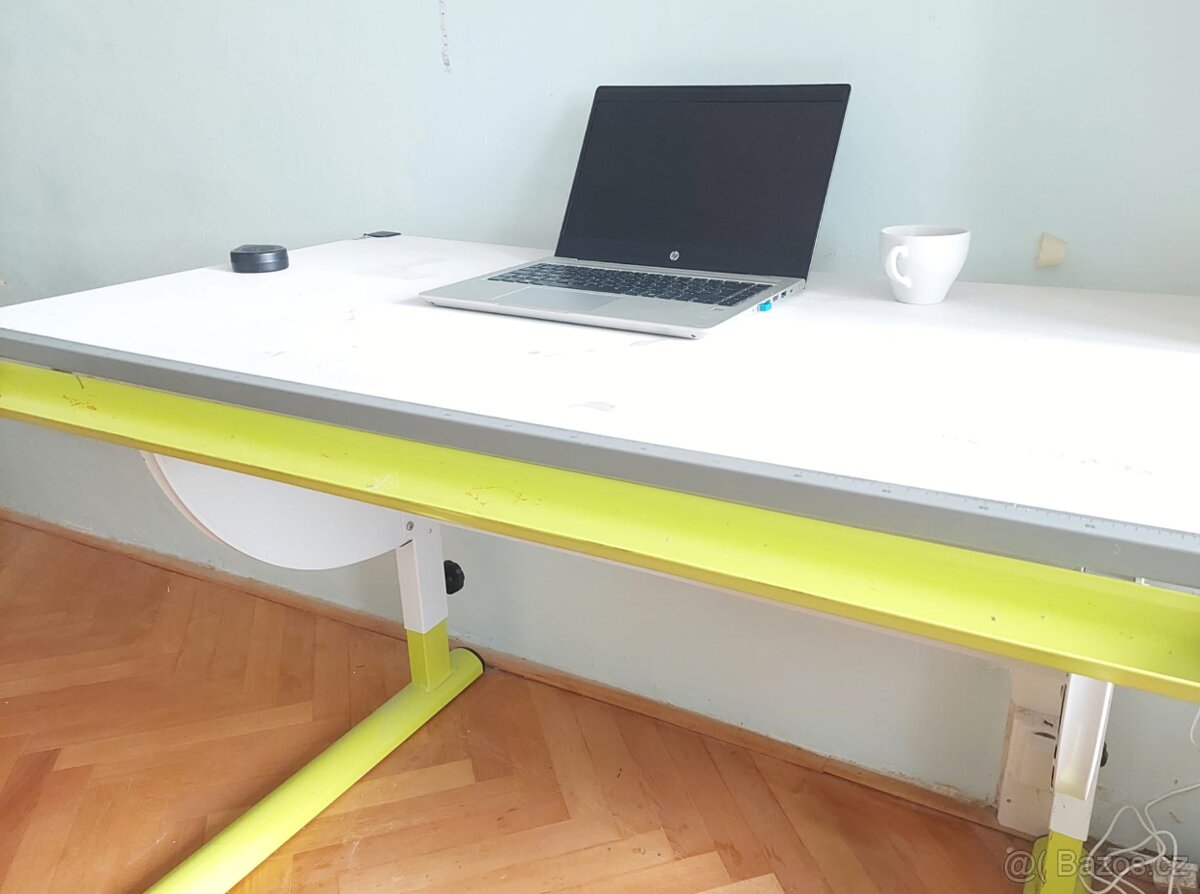 Pracovní stůl dětský