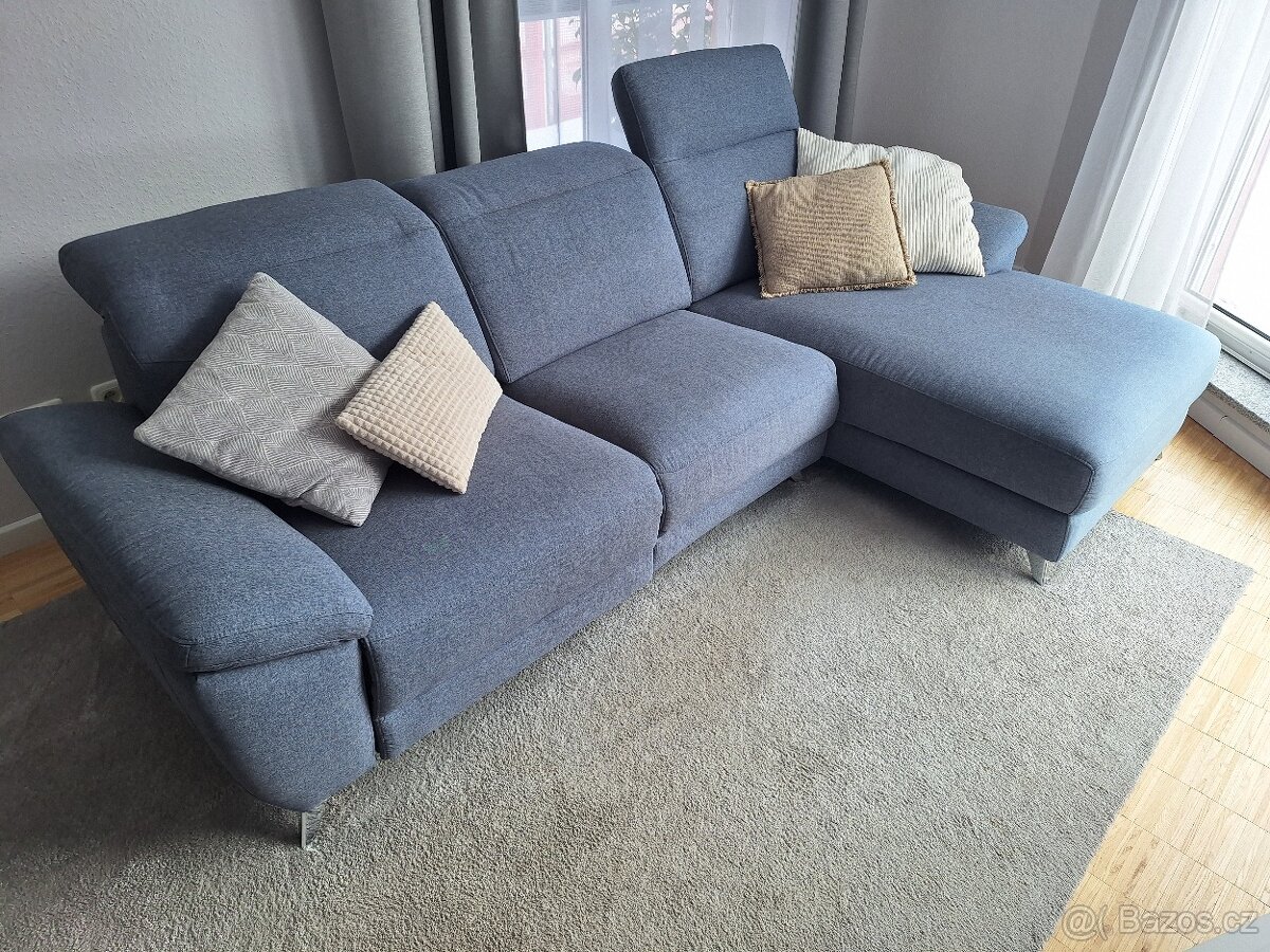 Sedací souprava s elektrickým výsuvem