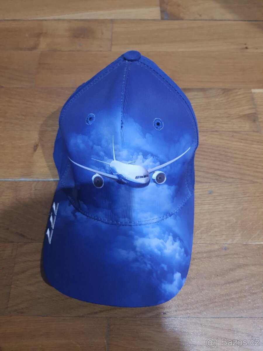 Kšiltovka s motivem letadla