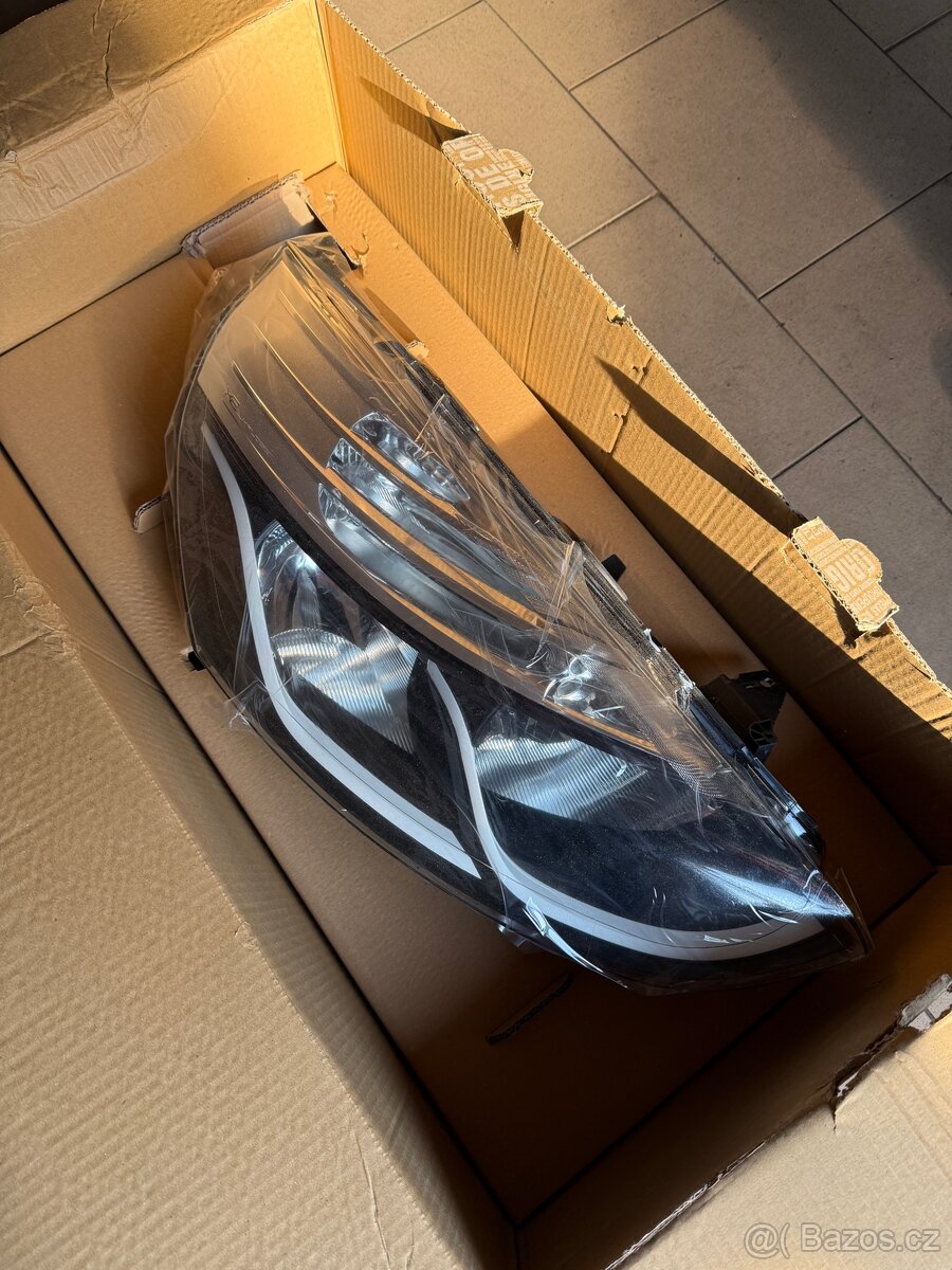 Přední světlo Renault Clio 4