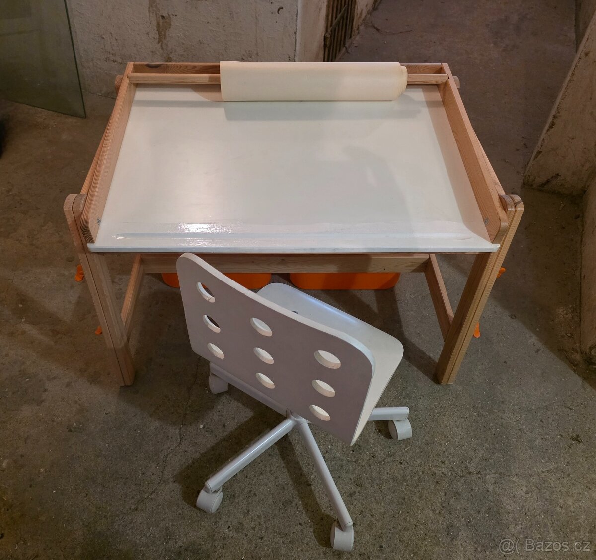 Dětský psací stůl Flisat Ikea