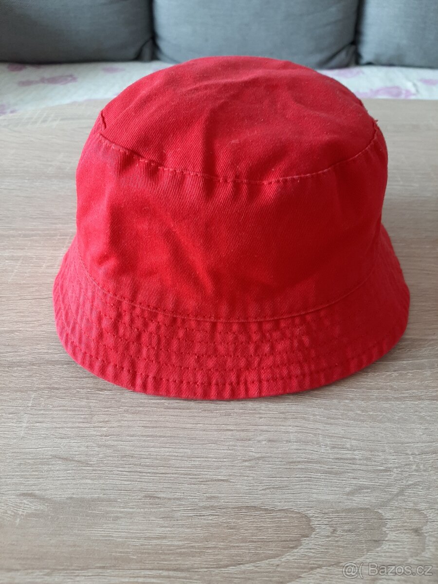 červený klobouček