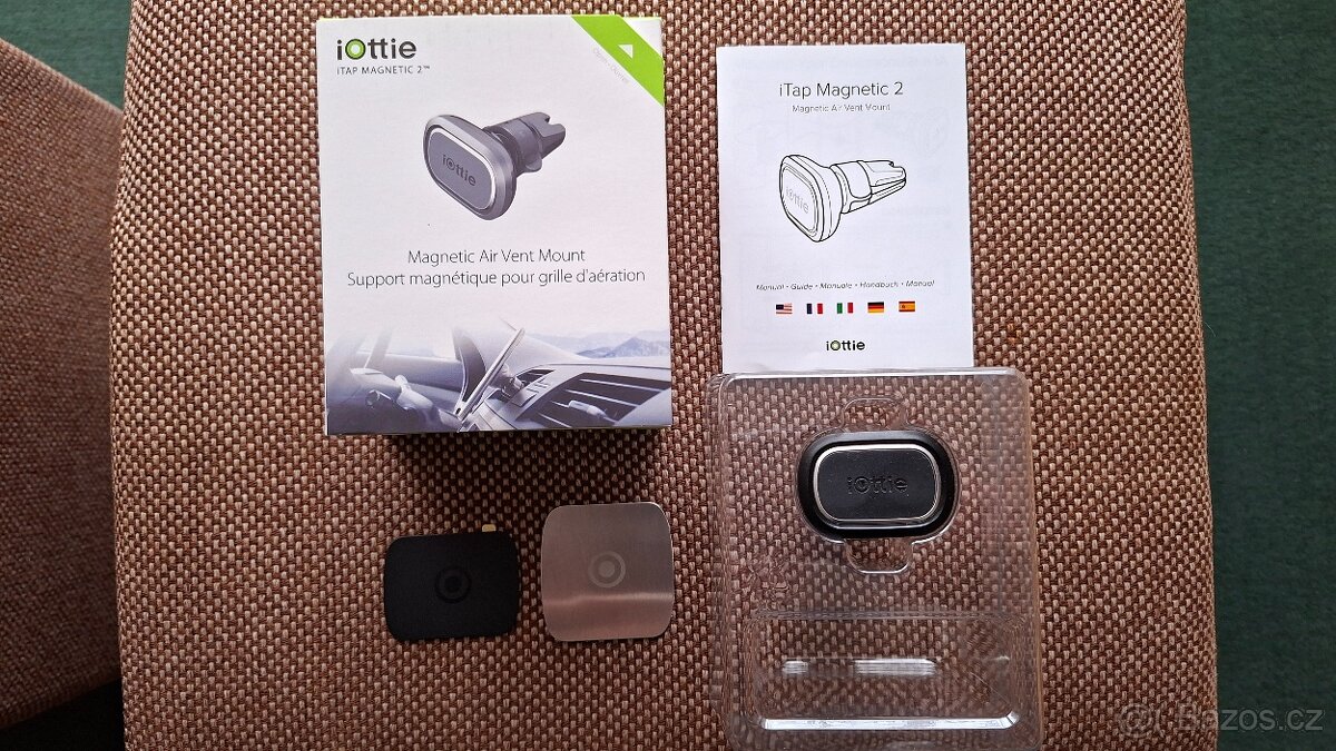 Držák mobilu do auta