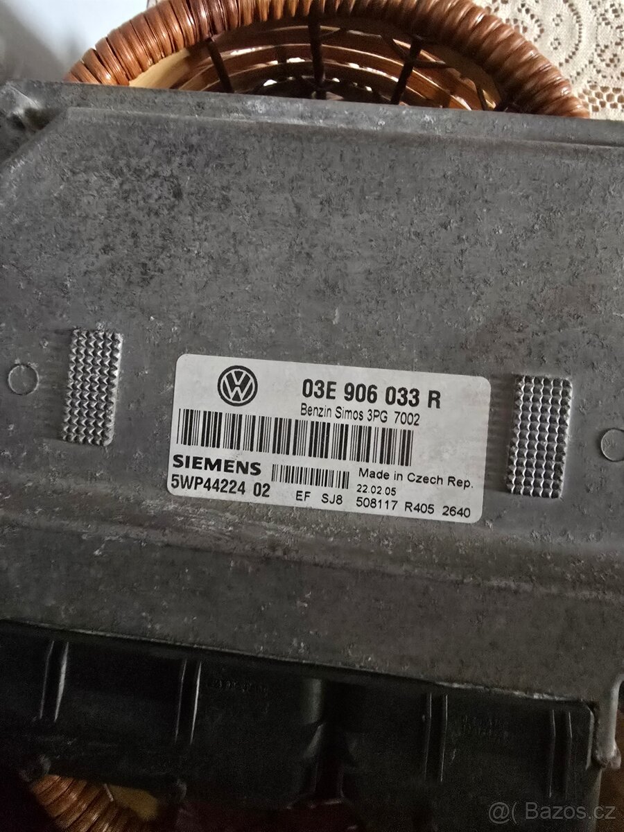 Jednotka motoru 03E 906 033 R
