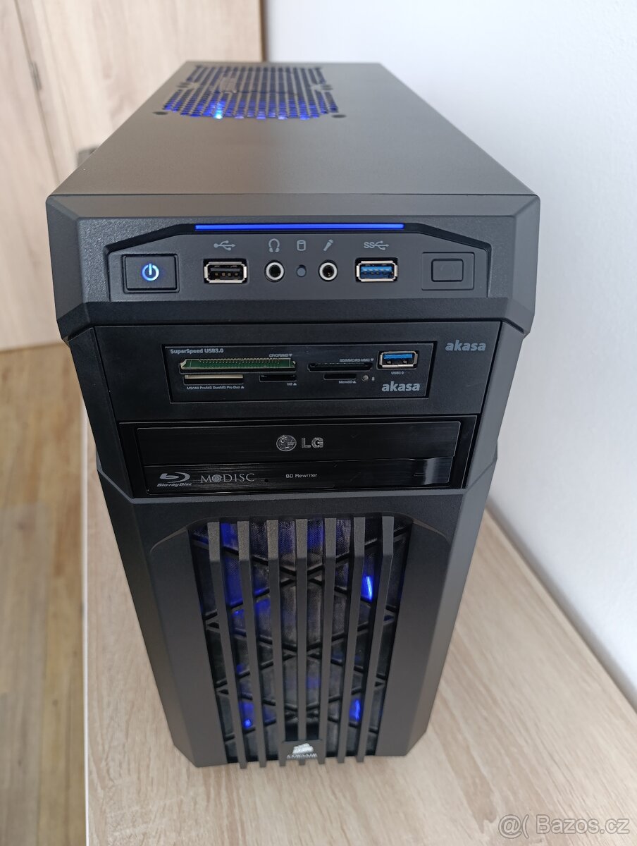 CORSAIR - stolní počítač