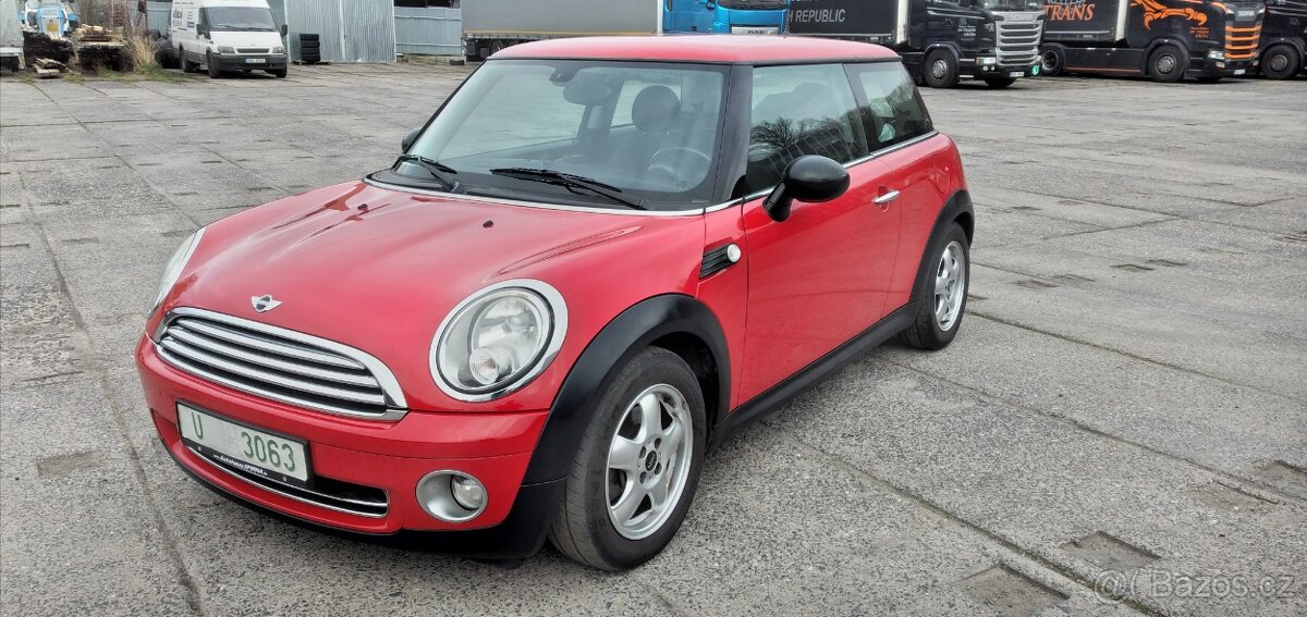 MINI COOPER ONE R56 1,4i 2010 1.majitel TOP STAV