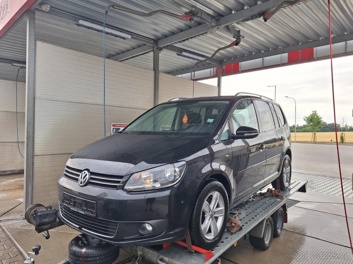 Volkswagen Touran 2015 +4x AluServiska + výpisy z STK