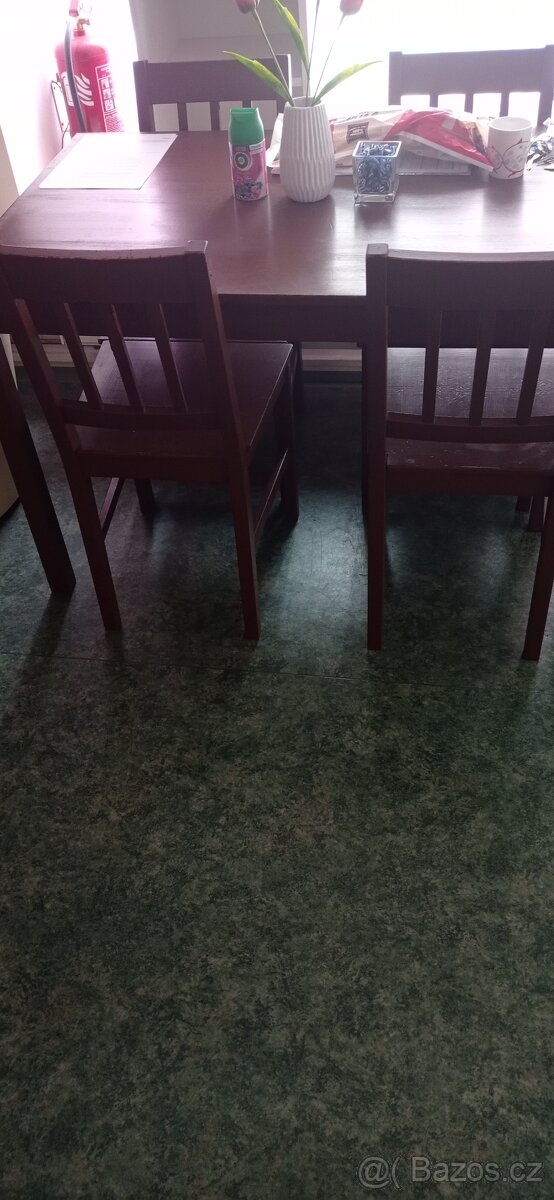 Stůl a židle
