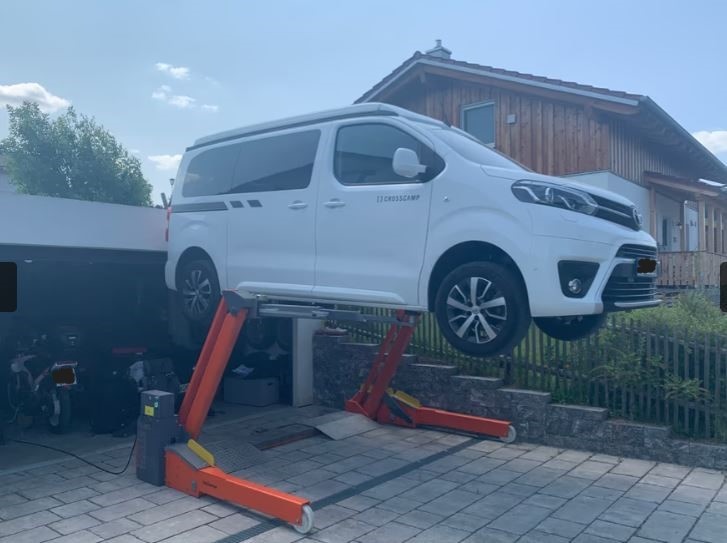 zvedák na auto 2.000kg