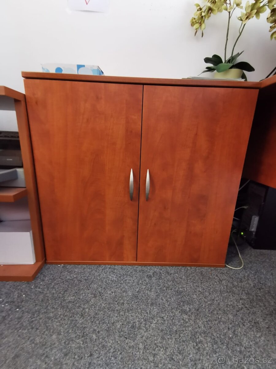 skříňka - barva třešeň