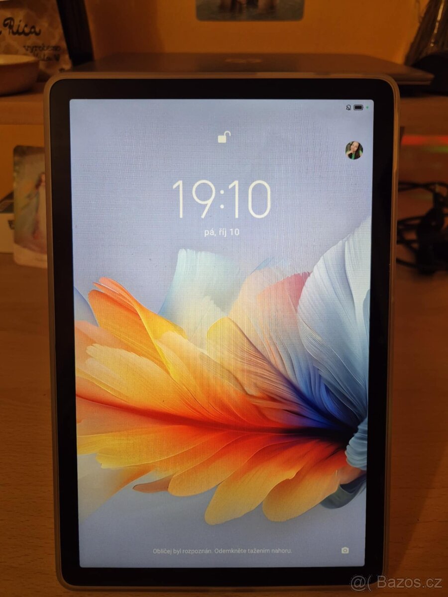 Lenovo tablet TB311FU s krytem se stojanem