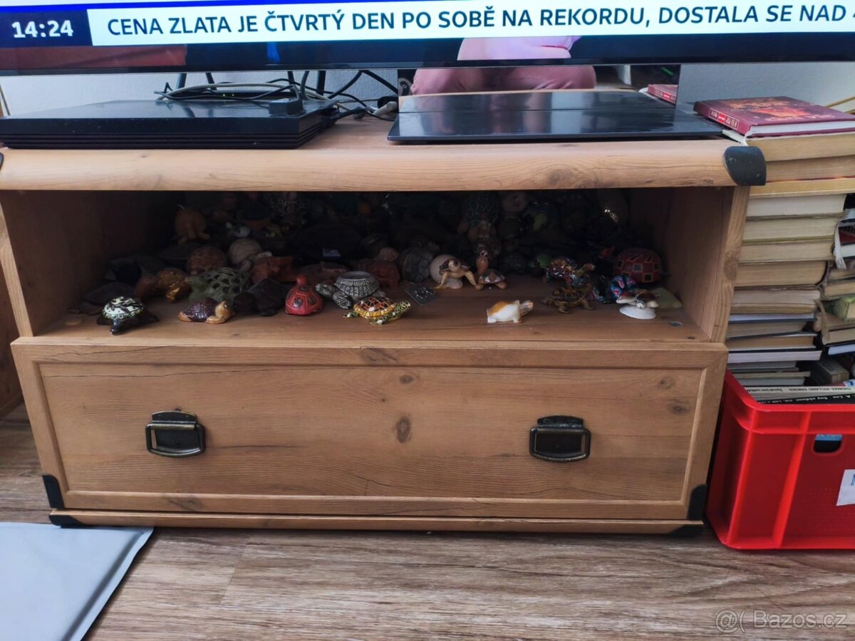 TV stolek