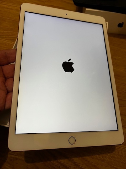 Tablet Ipad 7.gen /Super cena/
