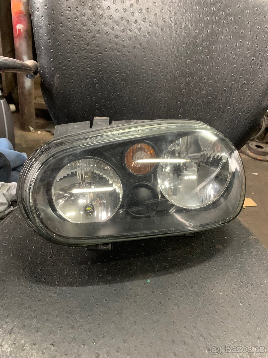Predni svetla VW Golf 4