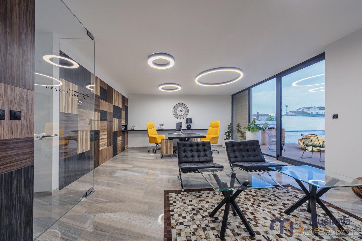 Prodej administrativní budovy 243 m2 pozemek 1.062 m2