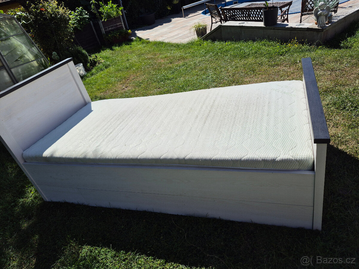 jednolůžková postel s úložným prostorem