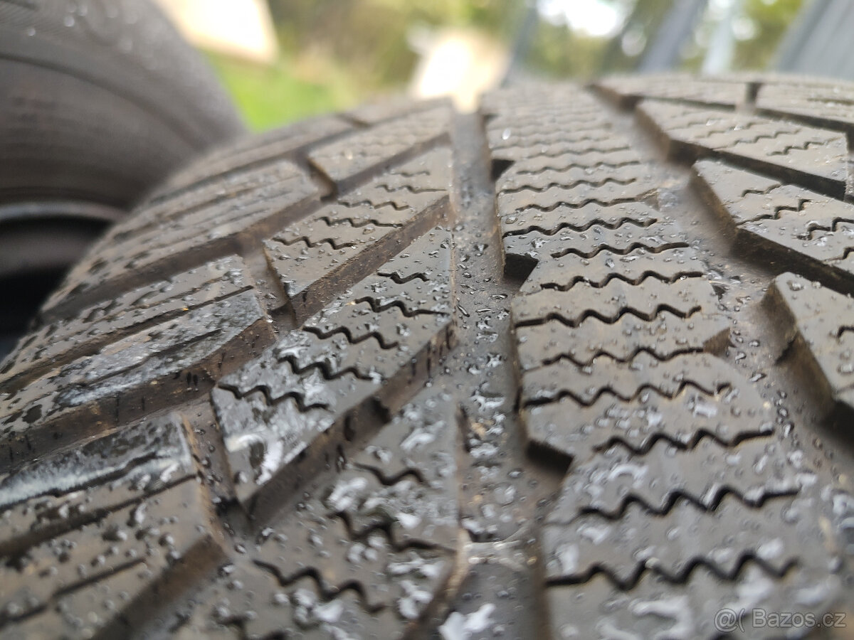 Zimní Sada Škoda,VW,Seat,Audi 215/60/16 Semperit vzorek 80%