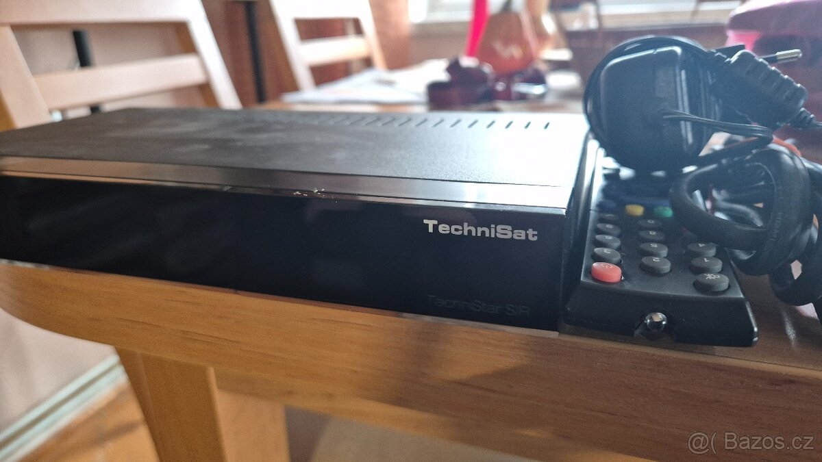Satelitní přijímač TechniStar SIR