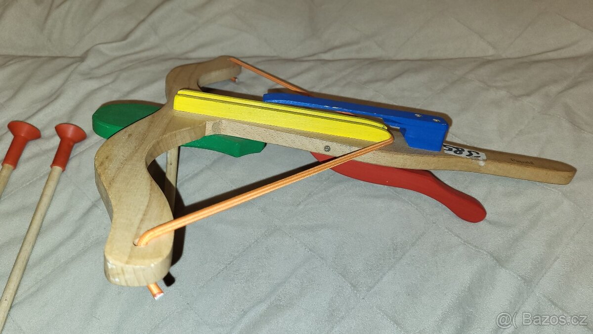 Dětská dřevěná kuše s šípy