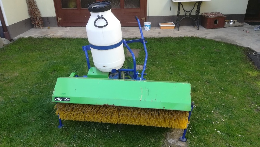 Zametací kartáč AGS Jičín