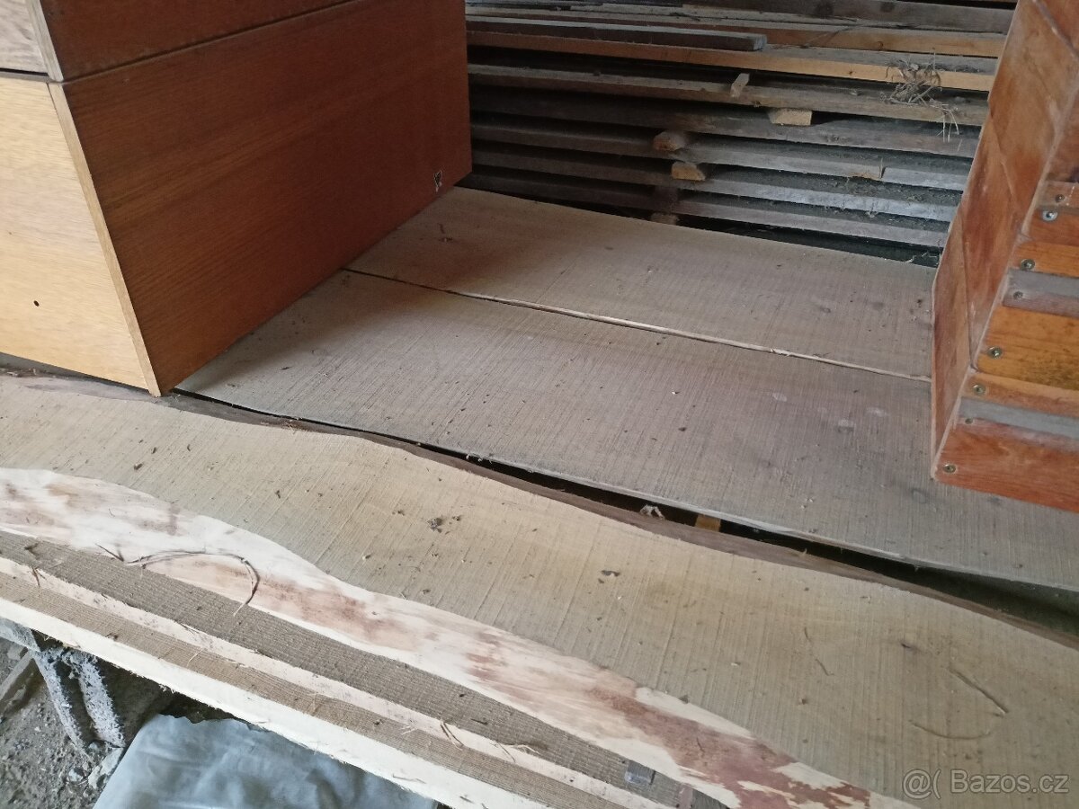 Borové fošny a prkna z ptáčnice