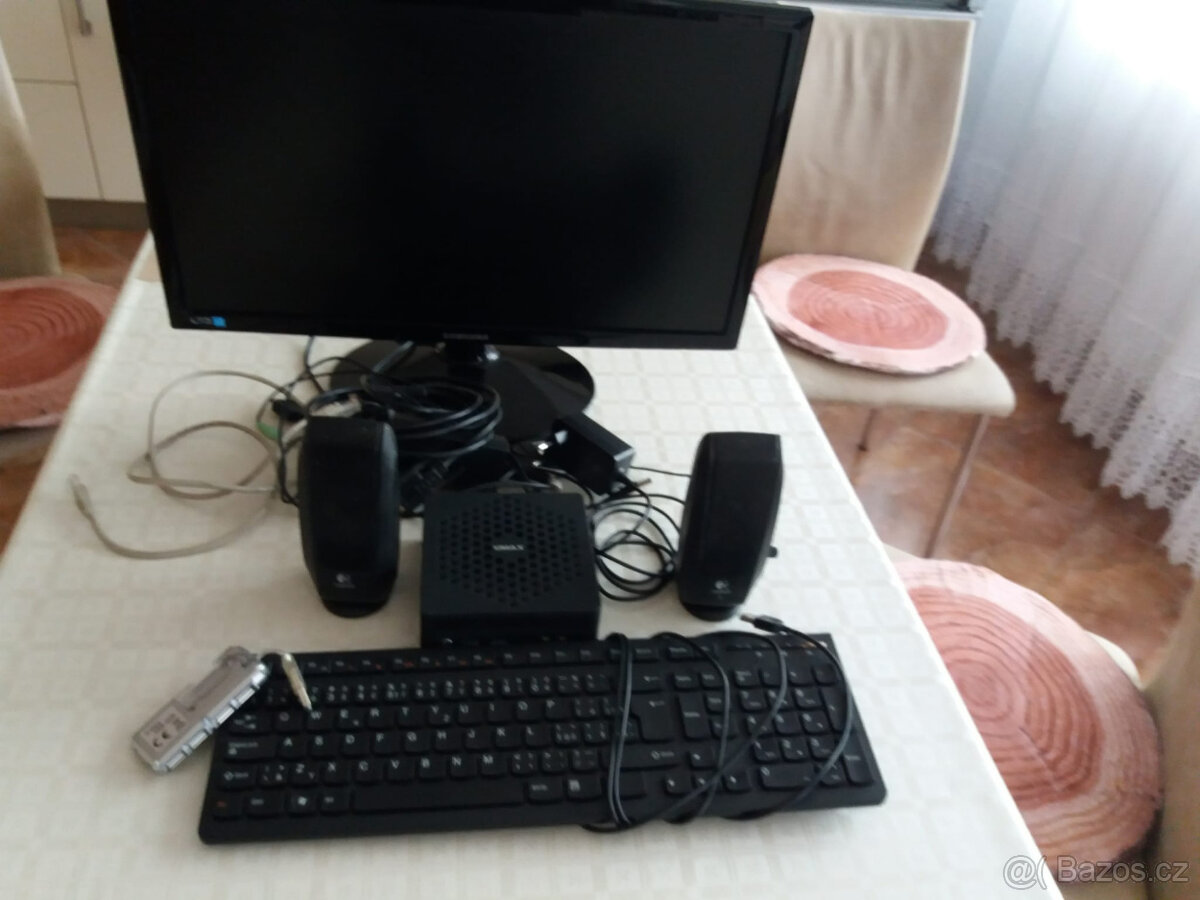 Mini počítač UMAX. v záruce-SLEVA