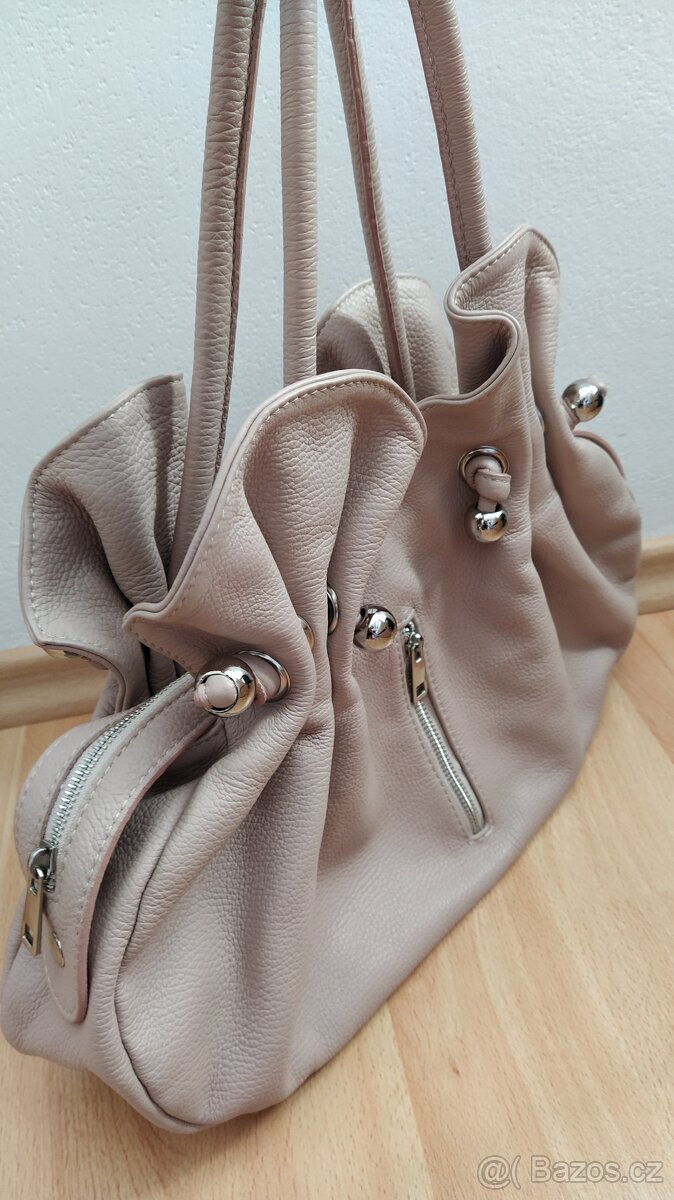 Pudrová kožená kabelka