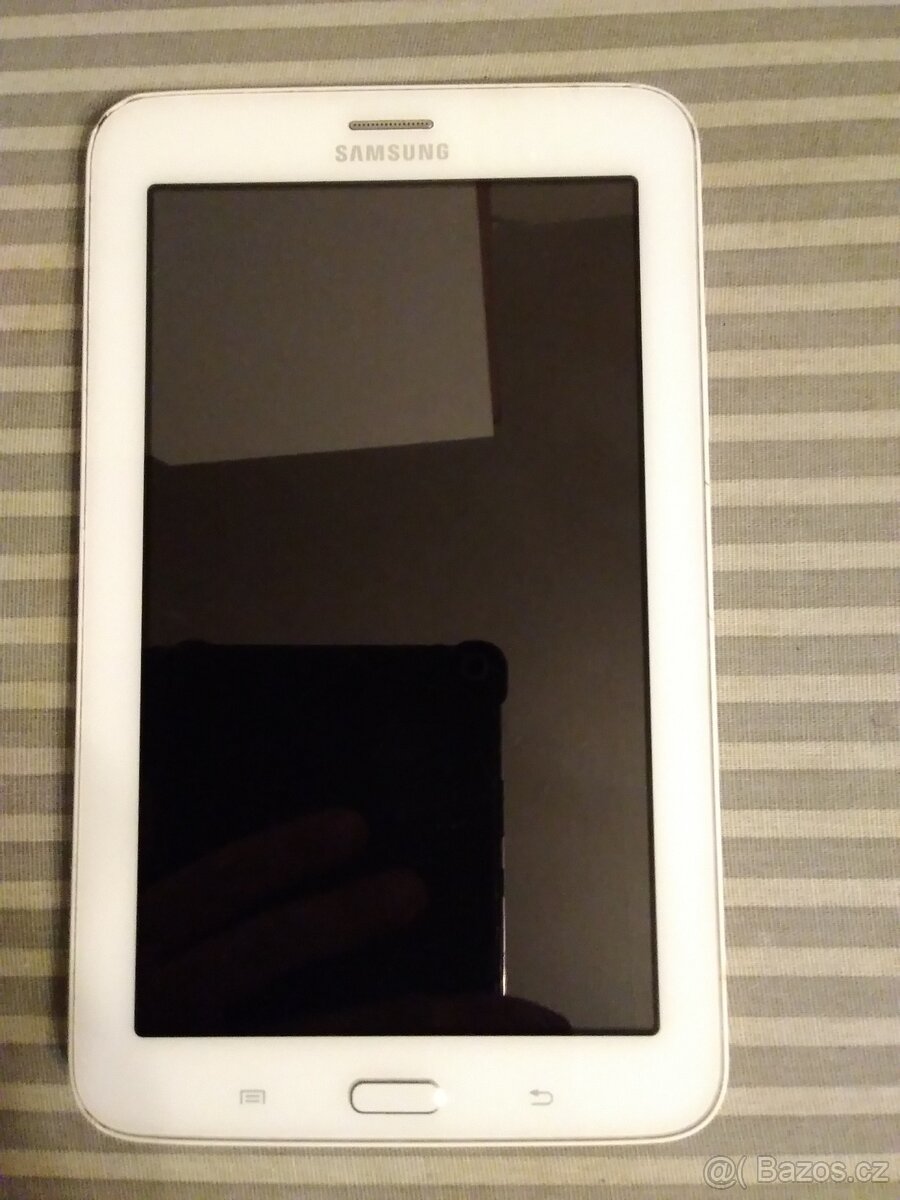 Starší Tablet Samsung Galaxy Tab 3 Lite bílý.