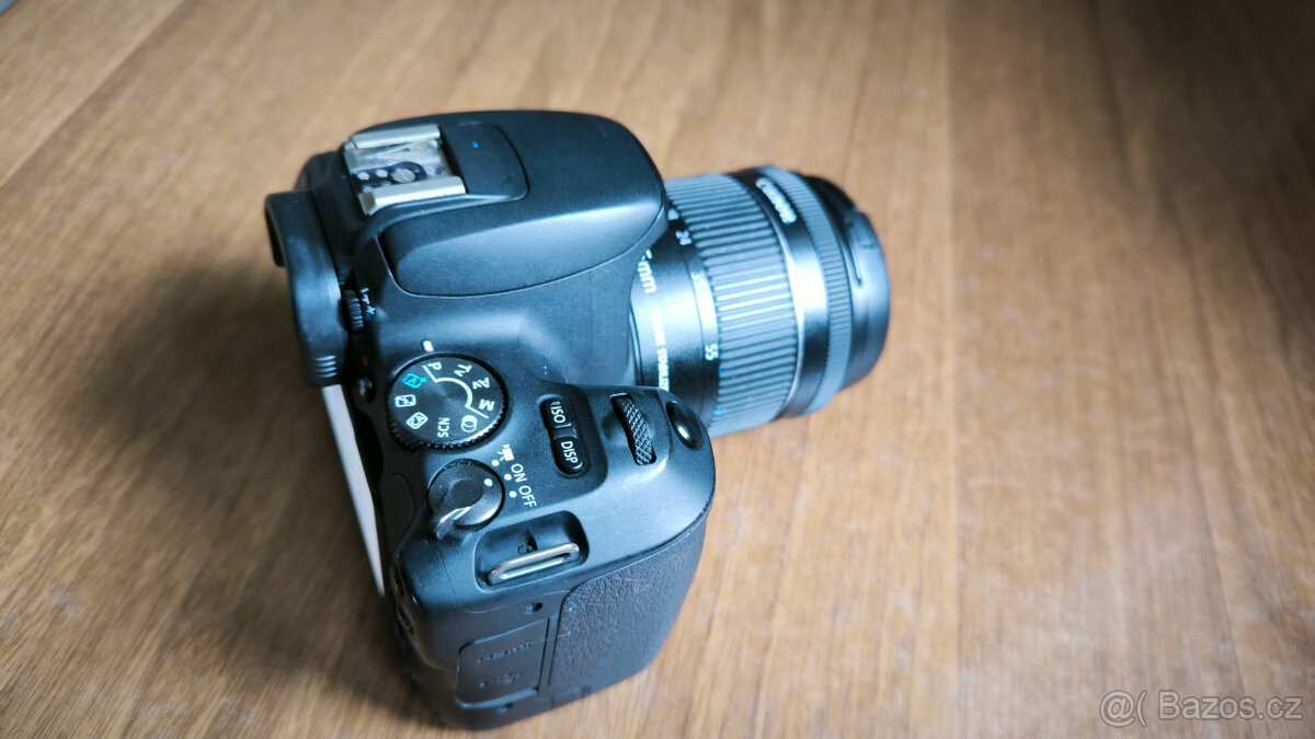Zrcadlovka Canon EOS 200D