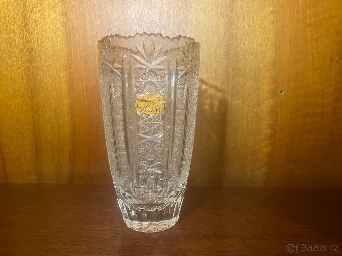 Střední broušená váza Bohemia Crystal II
