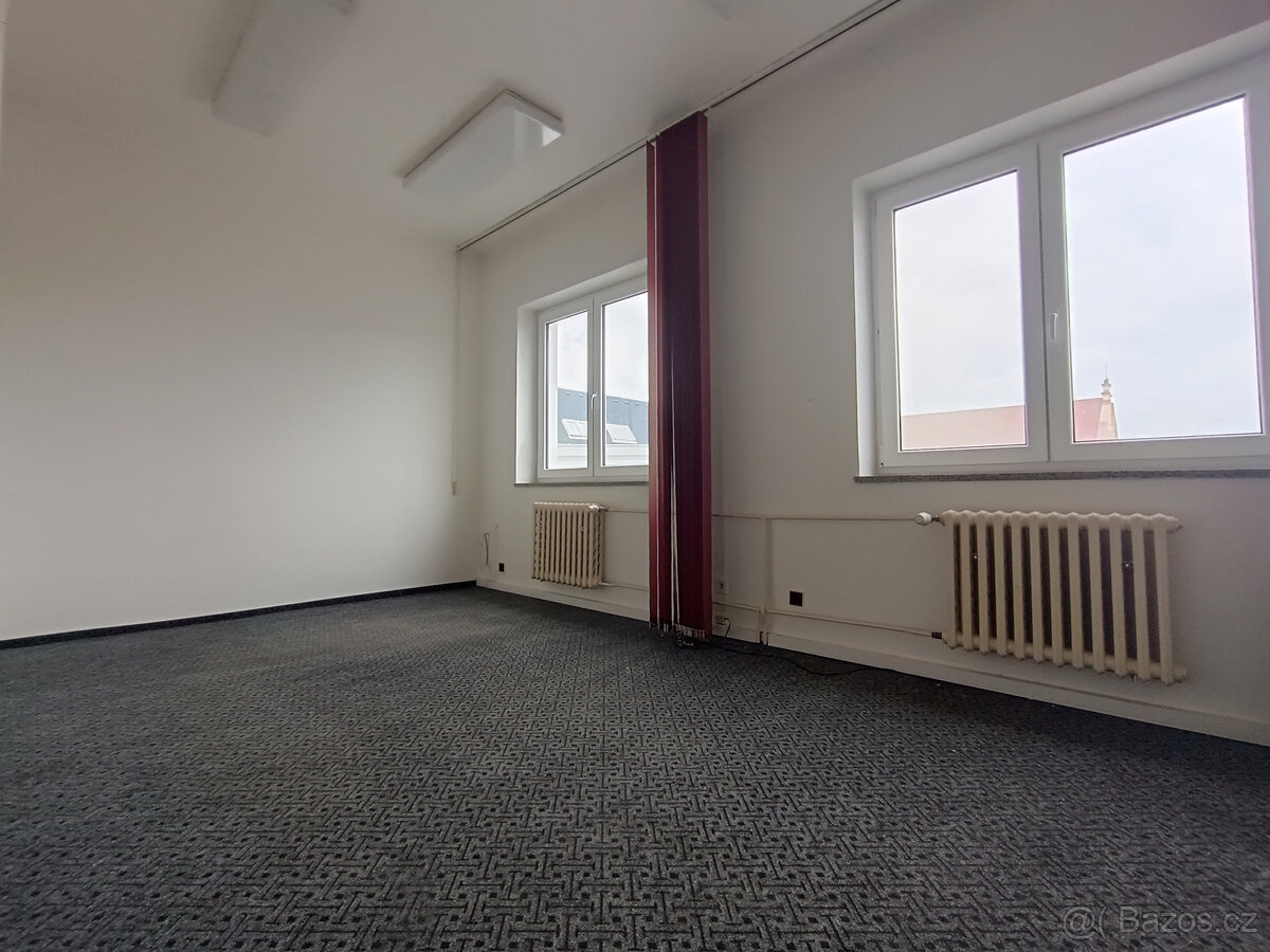 Pronájem kanceláří o rozměrech 9 - 20 m2, ulice Na Roudné, P